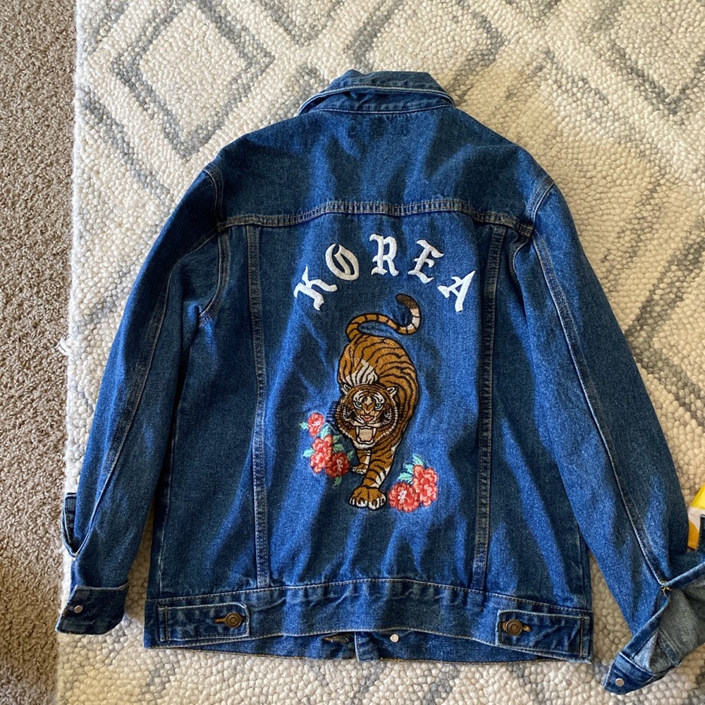 F21 KOREA Embroidered Denim Jacket